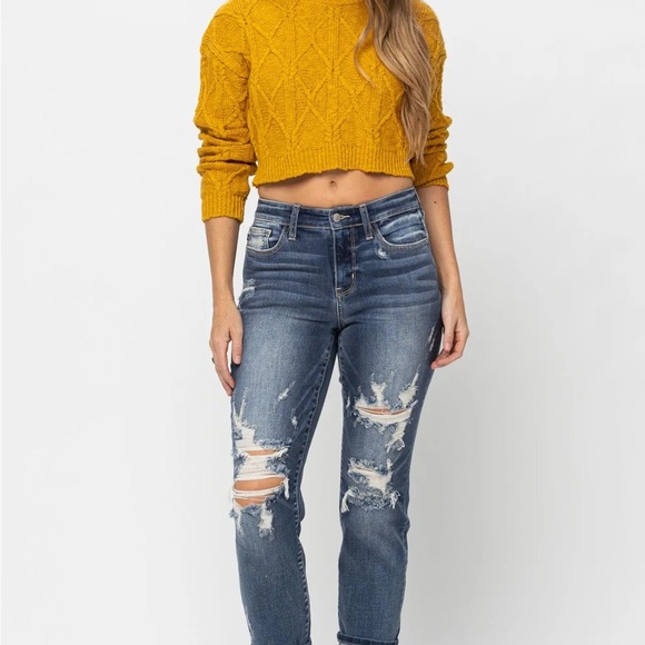 Judy Blue Denim - Judy Blue Mid-Rise Cuffed Destroyed Boyfriend Denim
82427 Size 3/26